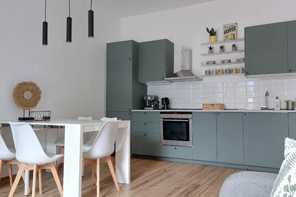 Appartamento Enrica โลเวเร ภายนอก รูปภาพ